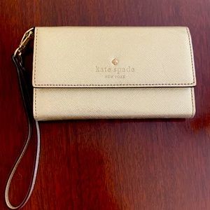 Kate Spade wristlet/wallet in excellent condition.